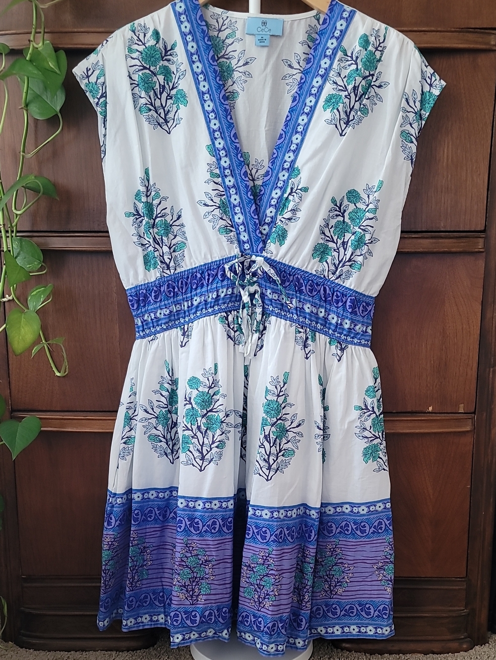NWOT Cece Cotton Feminie Floral V-Neck Blue & White Dress With Pockets